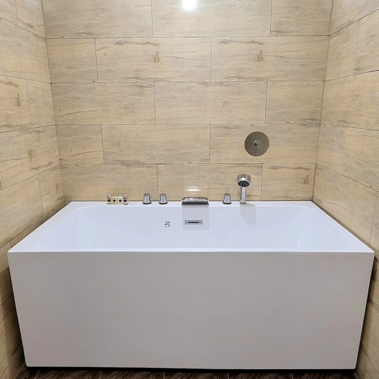 Executive Double room (full double bed)