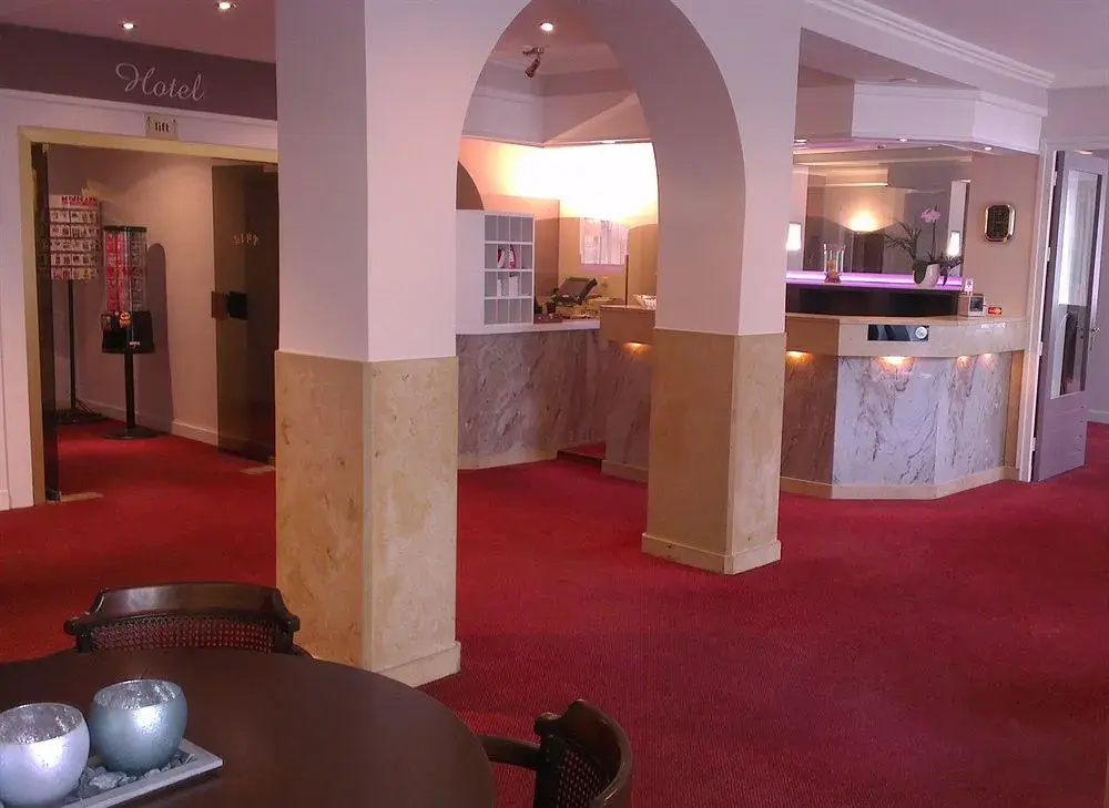 Lobby & Reception