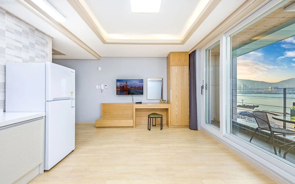 Adel Pension — 4
