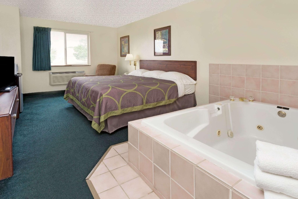 Double Suite (full double bed)