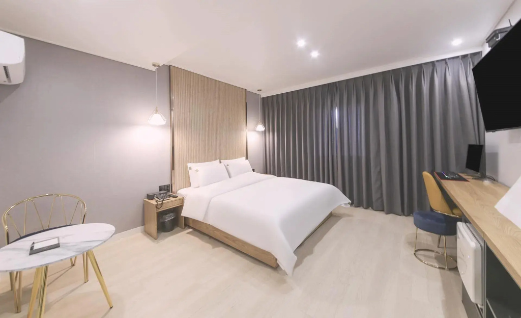 Standard Double room (full double bed)
