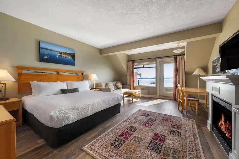 Deluxe Double Suite with balcony and with ocean view (full double bed)