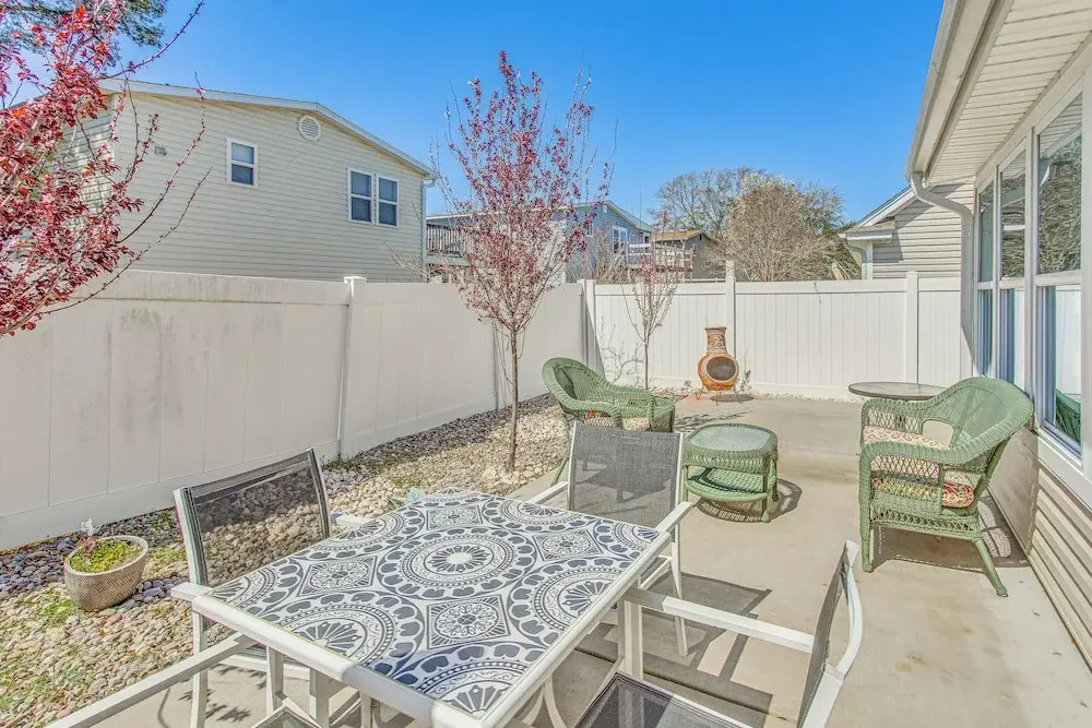 Walk to Ocean: Sunny Surfside Beach Home!