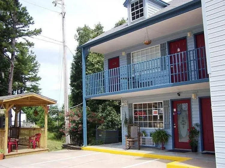 Eureka Suites
