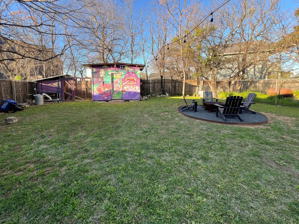 East Austin Bungalow With Music Studio Firepit