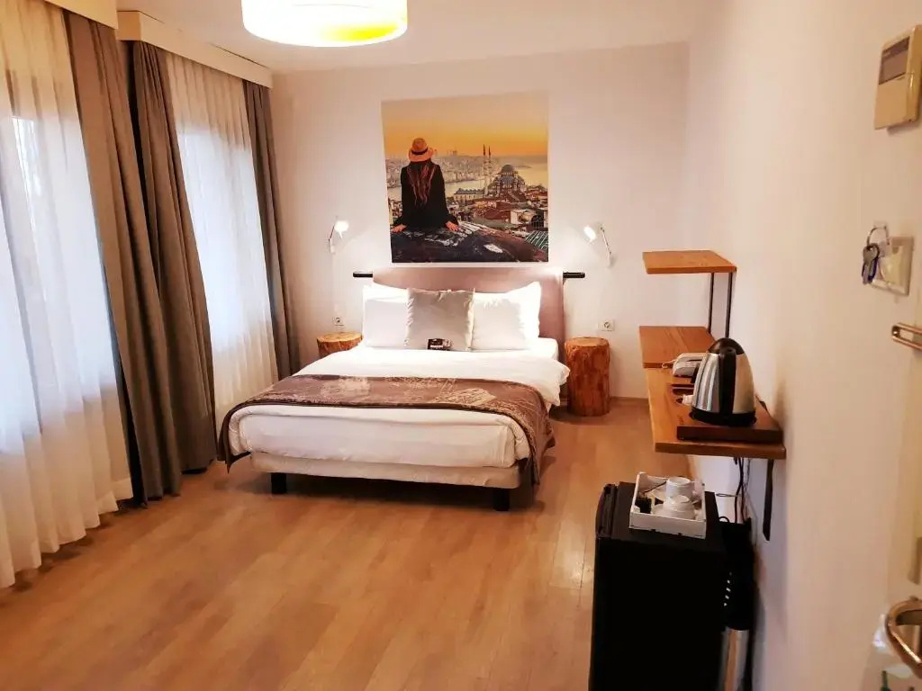 Deluxe Double room (full double bed)