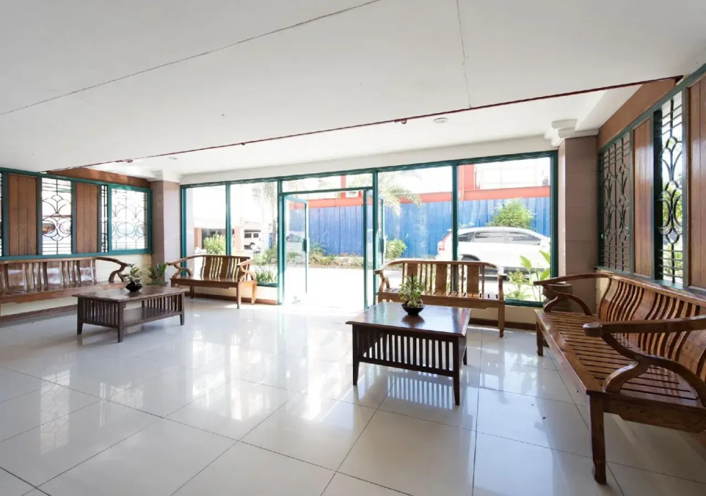 Lobby & Reception