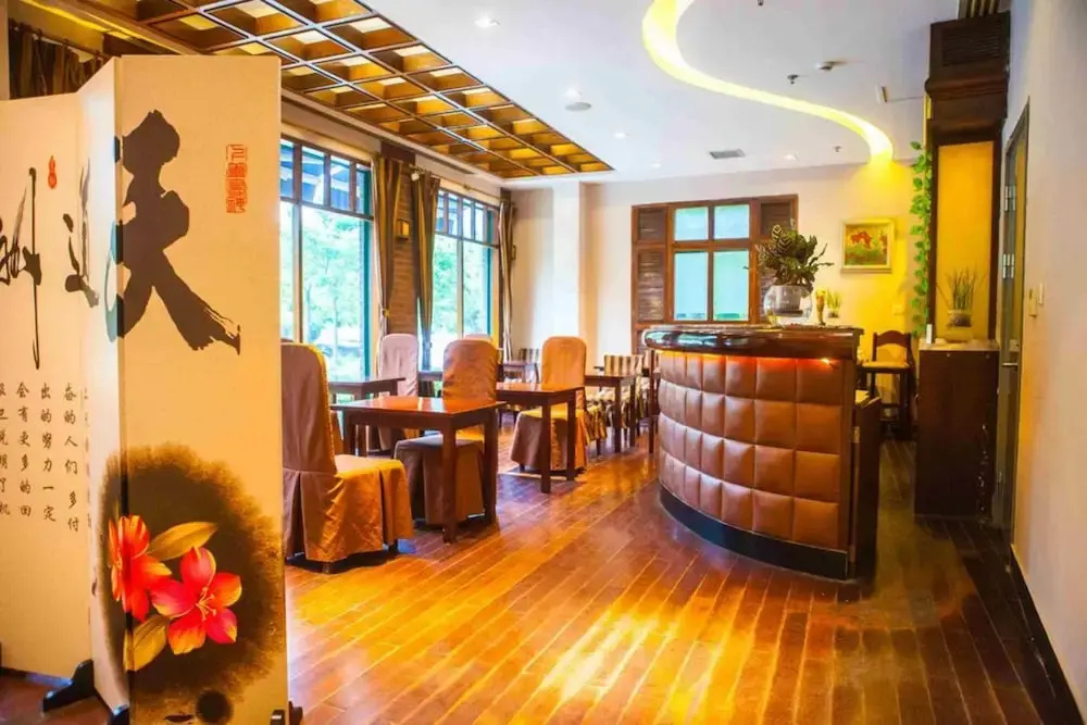 Lobby & Reception
