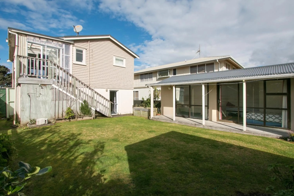 Waihi Charm - Waihi Beach Holiday Home