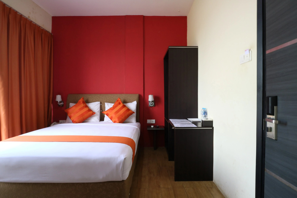 Blitz Hotel Batam Near Sultan Mahmud Ri'ayat Shah Mosque — 5