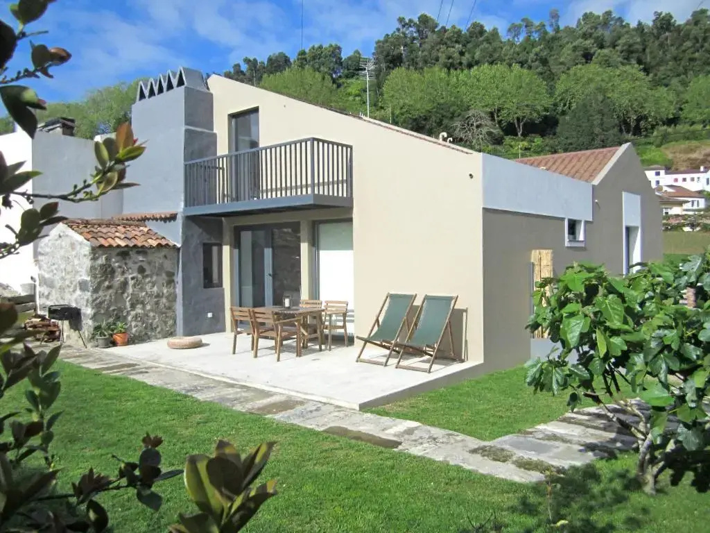 4 Bedrooms Cottage