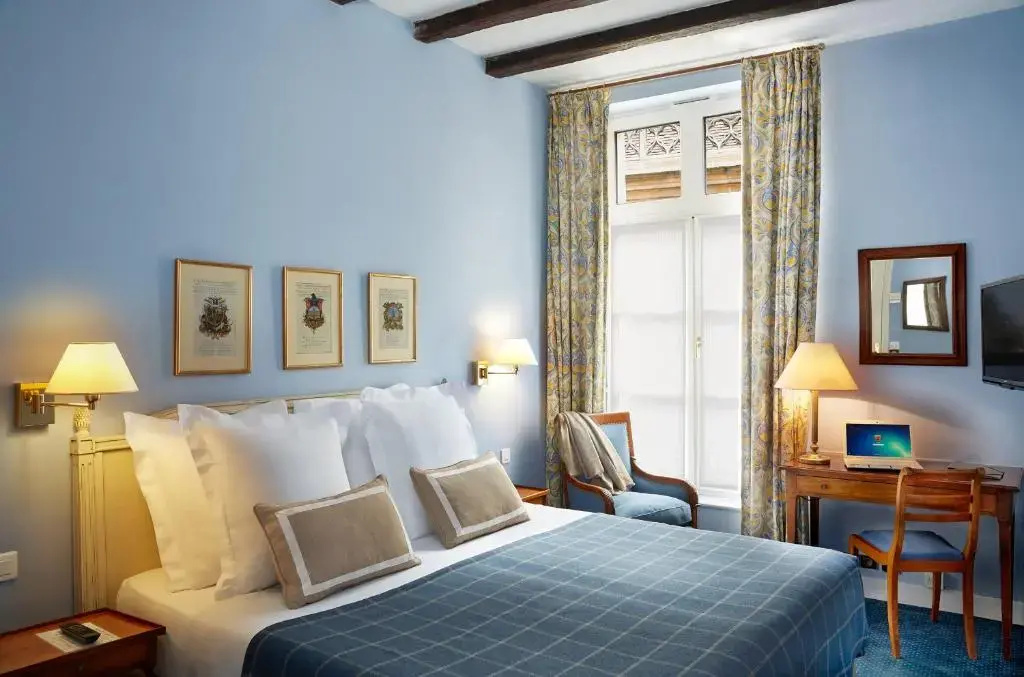Relais Du Louvre 45