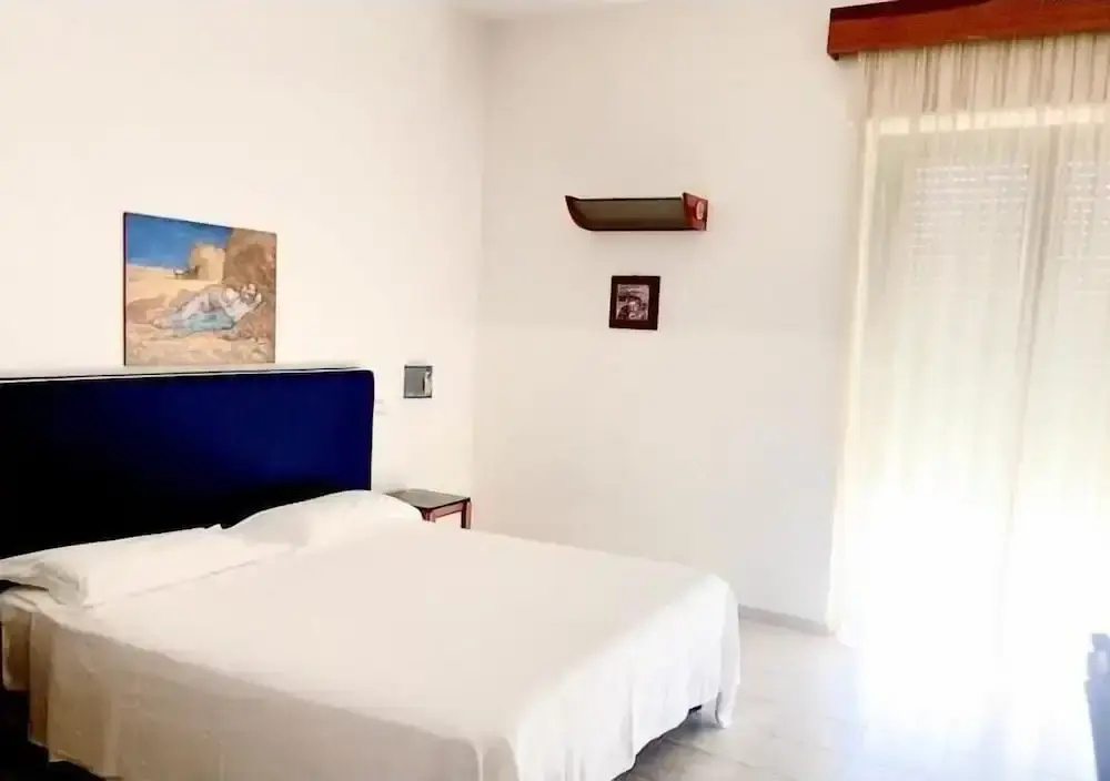 Classic Double room (full double bed)