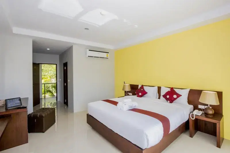 Deluxe Double room with balcony (full double bed)
