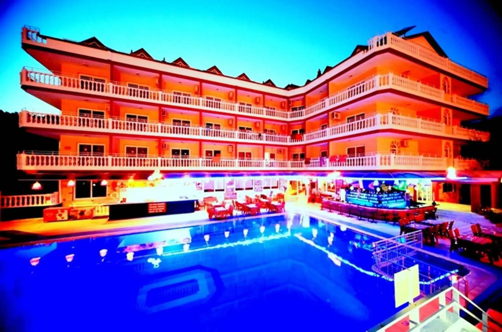 Mustis Royal Plaza Hotel — фото