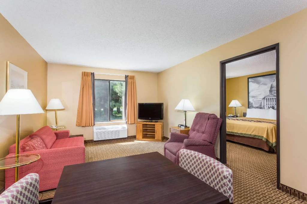 1 Bedroom Double Suite (full double bed)
