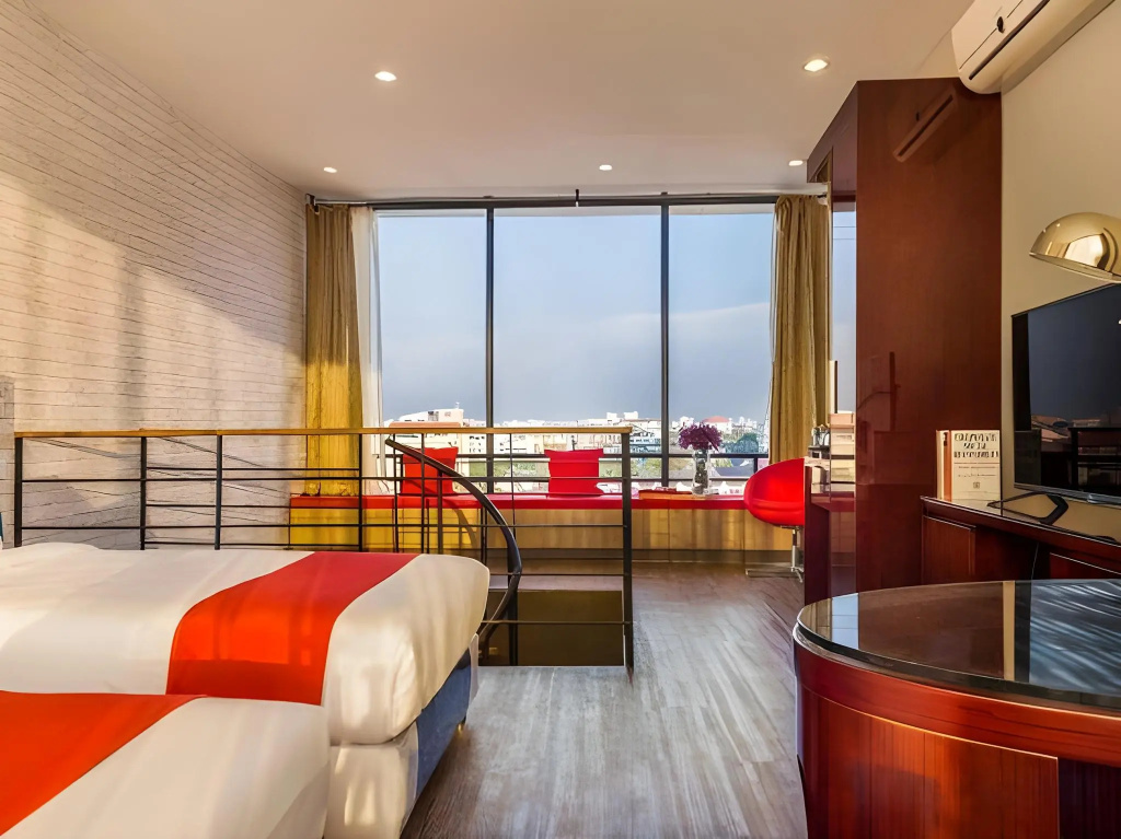 Ratchada Point Hotel — 4