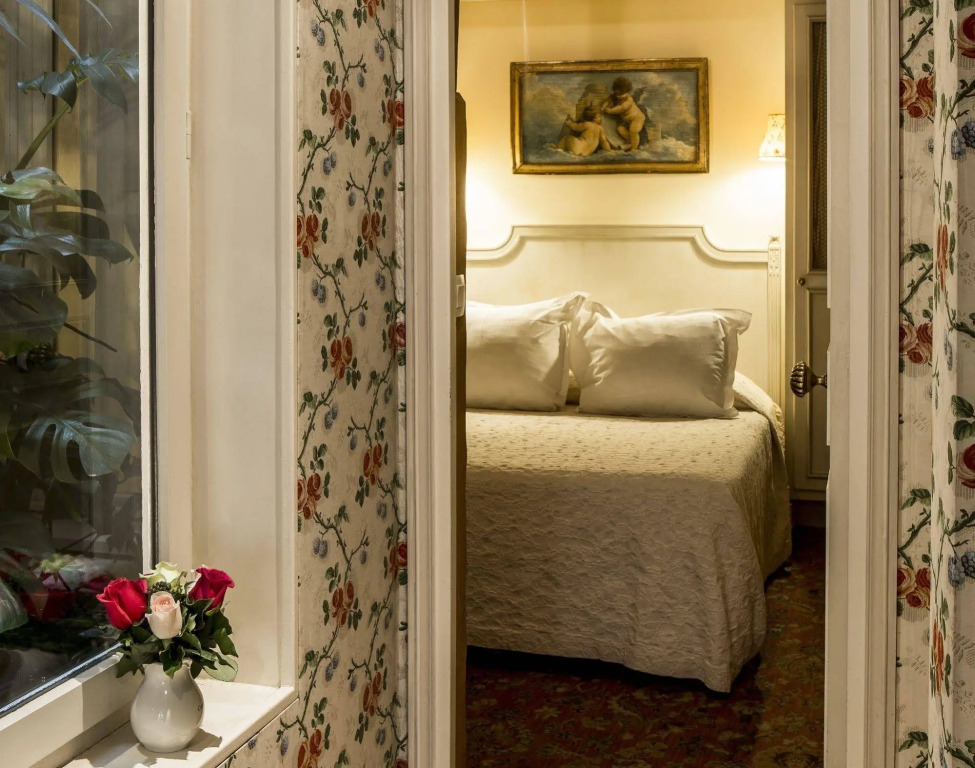 Hôtel Caron de Beaumarchais Paris Marais by null