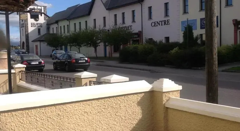 No 3 Fair Hill House -Private luxury cottage with courtyard - Town Centre - FREE Parking - WiFi- 2BR - Sleeps 5