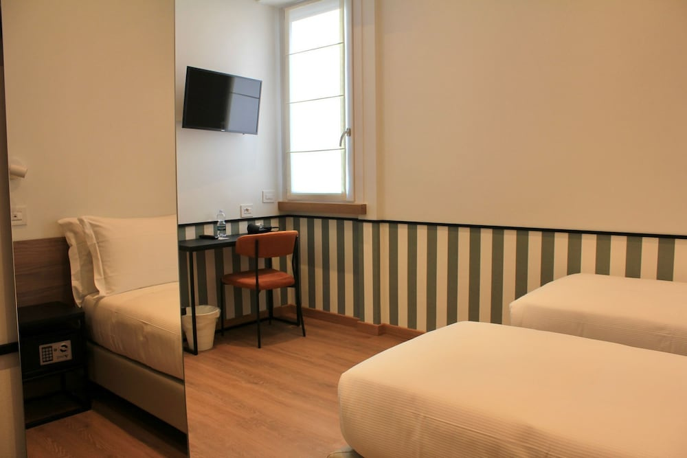 Classic Double room (full double bed)