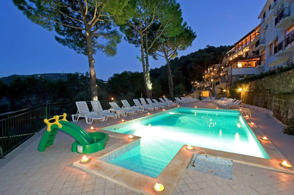 Hotel photo 12