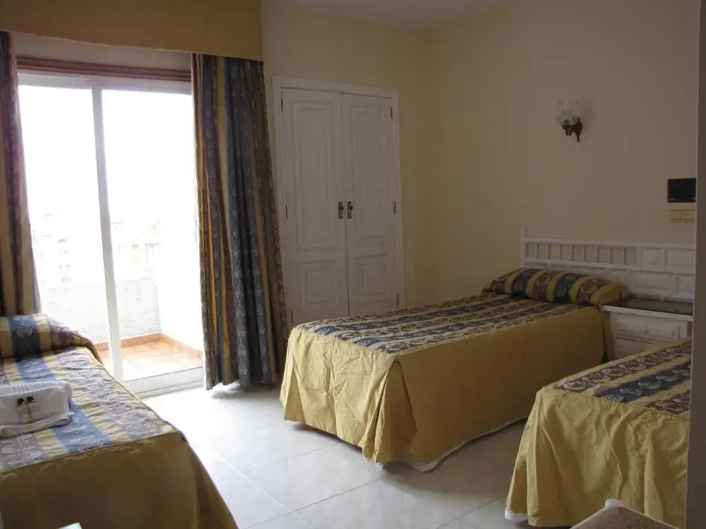 Economy Triple room