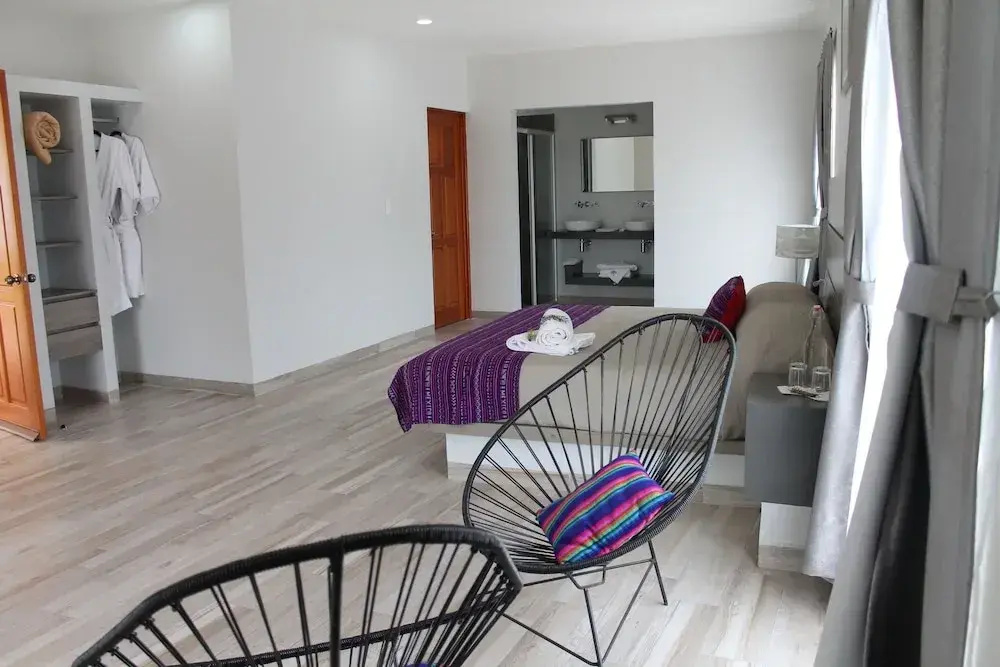 Double Suite (full double bed)