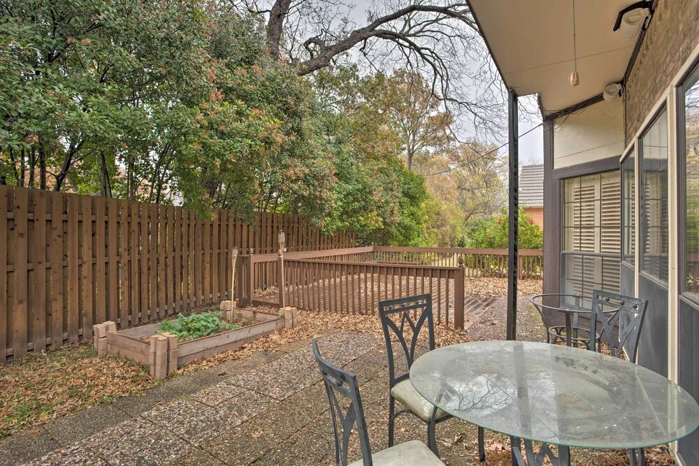 Unwind Fireside & Play Pool! Idyllic Mckinney Home