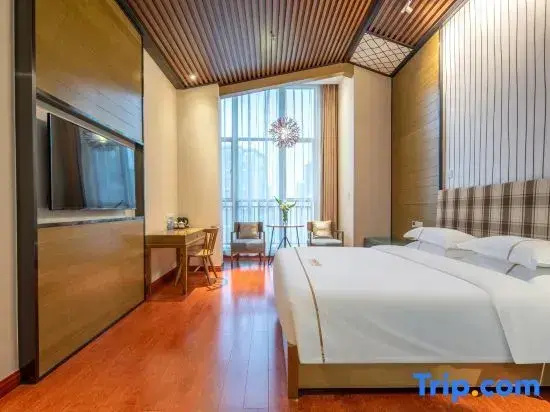 Deluxe Double room (full double bed)