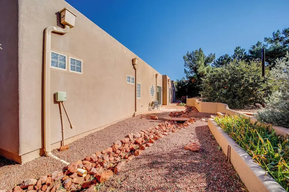 Red Rock Mtn View & Fire Pit: Central Sedona Home!