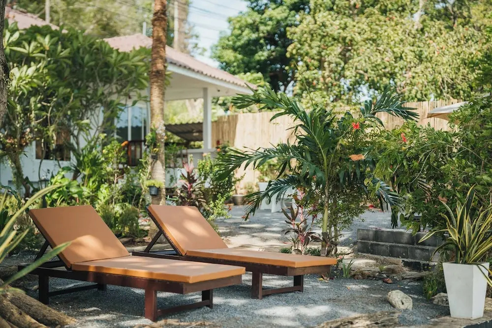 Room-charming Guest Room With Private Fa