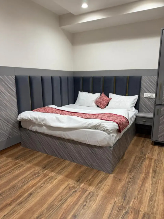 Oyo 18446 Hotel M9