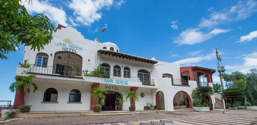 Mar Sereno Hotel & Suites