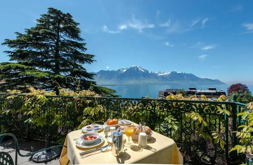 Superior Double room with lake view (full double bed)