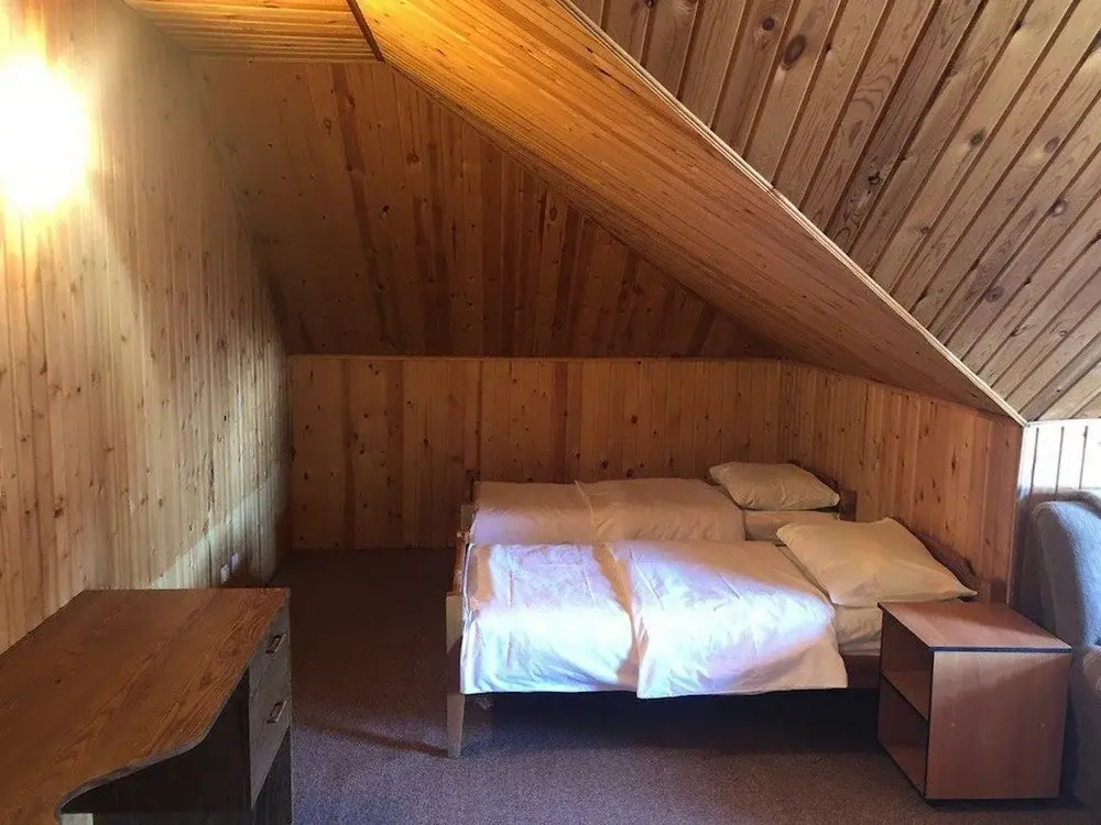 Кровать в общем номере (женский номер) в Арго