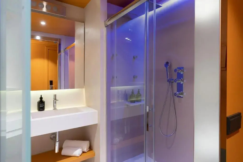 Deluxe Double room (full double bed)