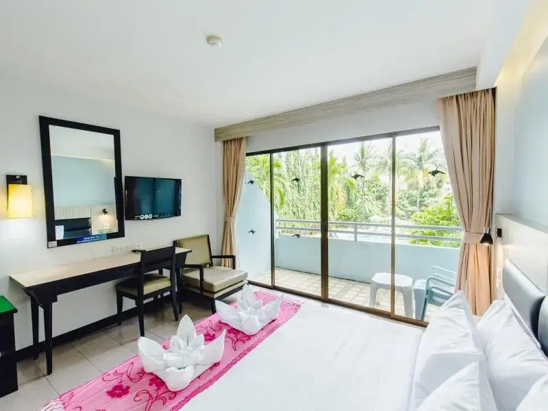 Superior room with pool view