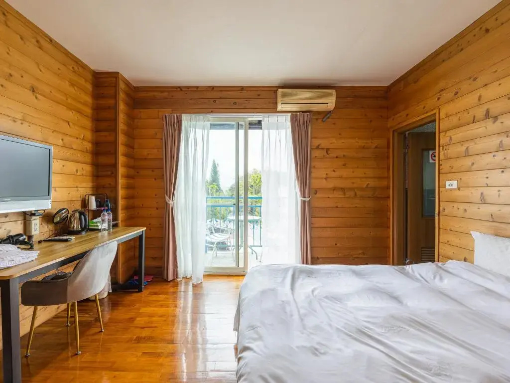 Standard Double room with mountain view (full double bed)