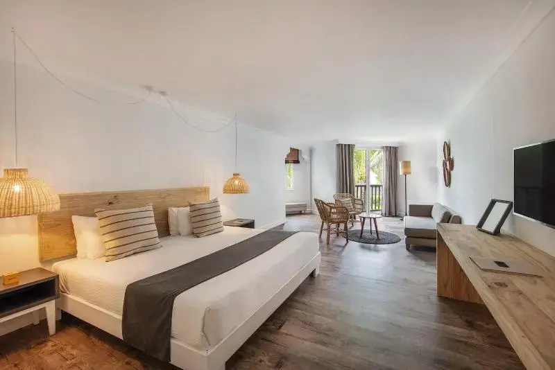 Superior Double room with balcony and seafront (full double bed)