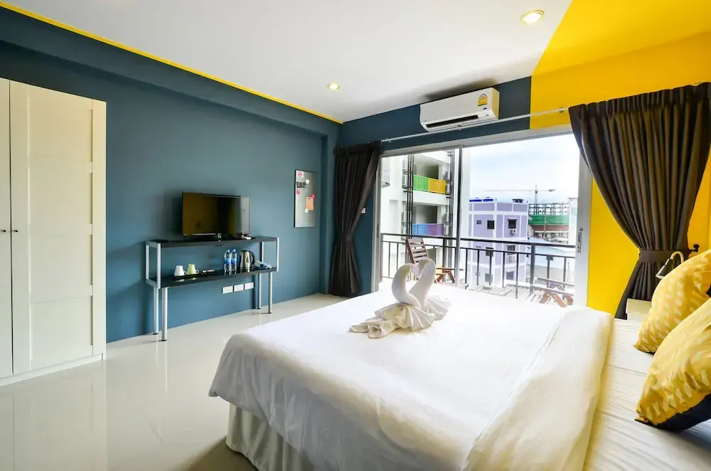 Deluxe Double room with balcony and with city view (full double bed)