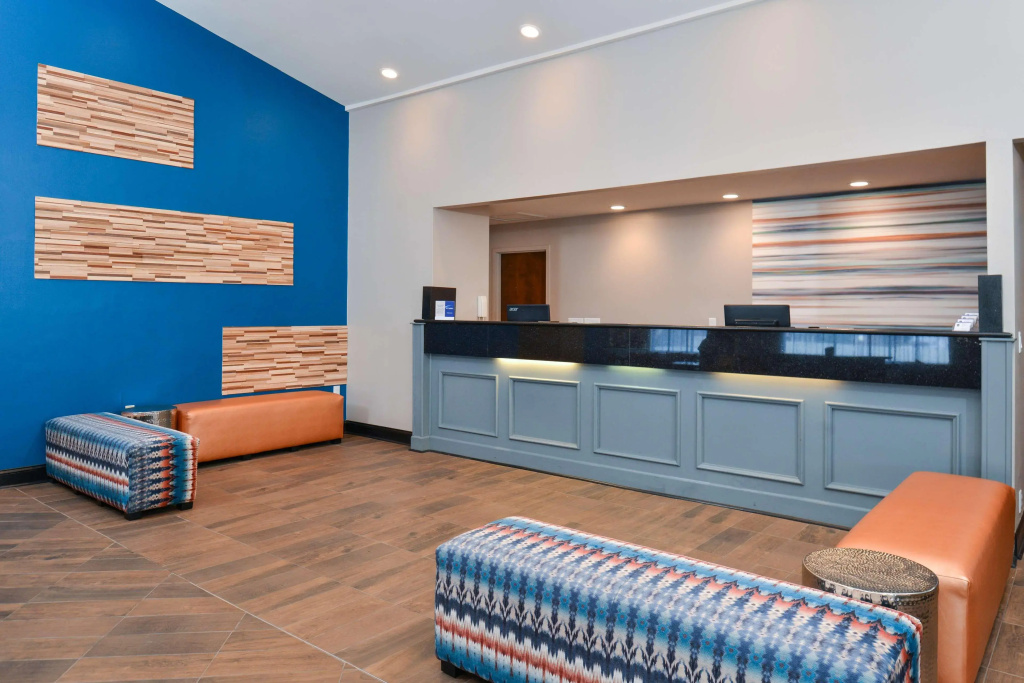 Lobby & Reception