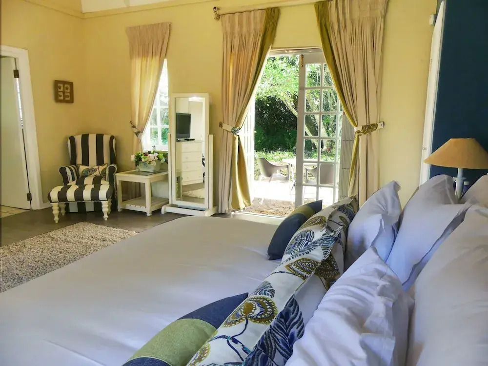 1 Bedroom Luxury Double Suite with garden view full double bed