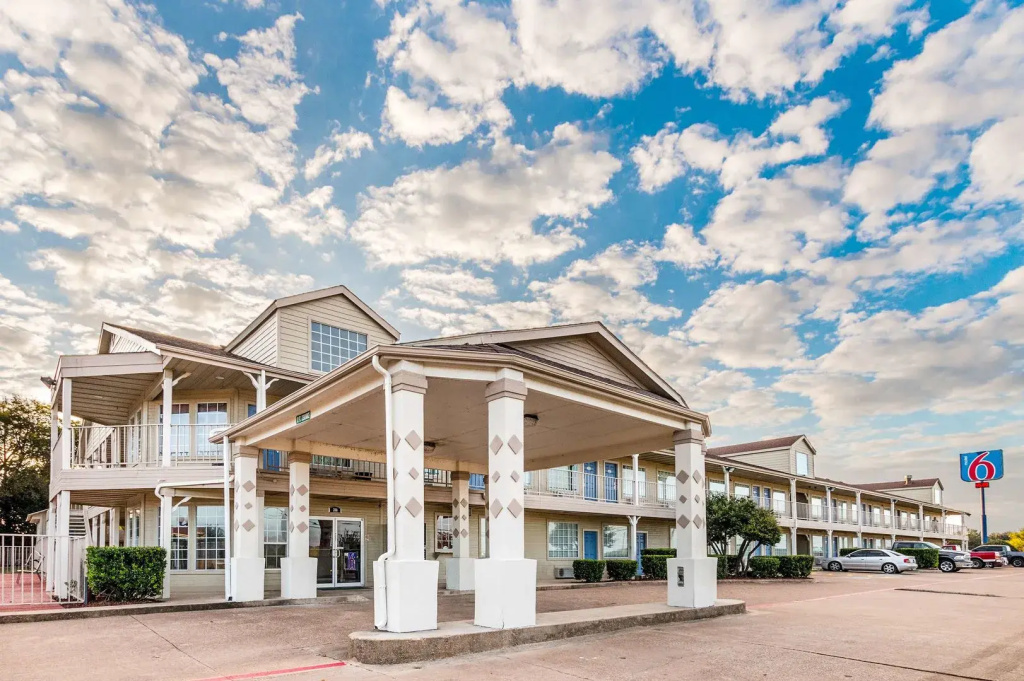 Motel 6 Waxahachie, TX