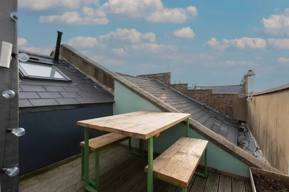 Spacious 3 Bedroom in Notting Hill With Balcony