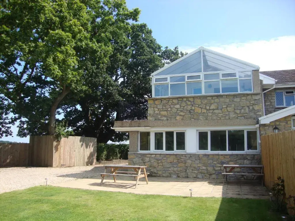 2 Bedrooms Cottage