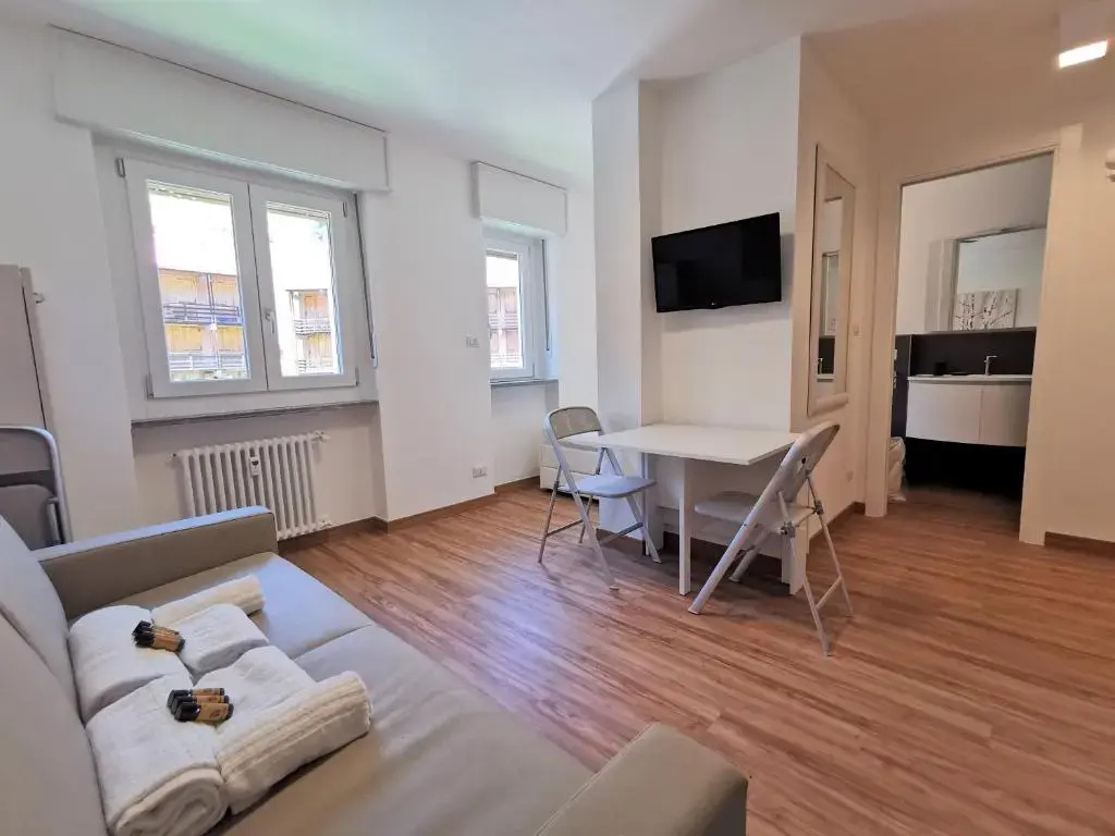 Deluxe Studio
