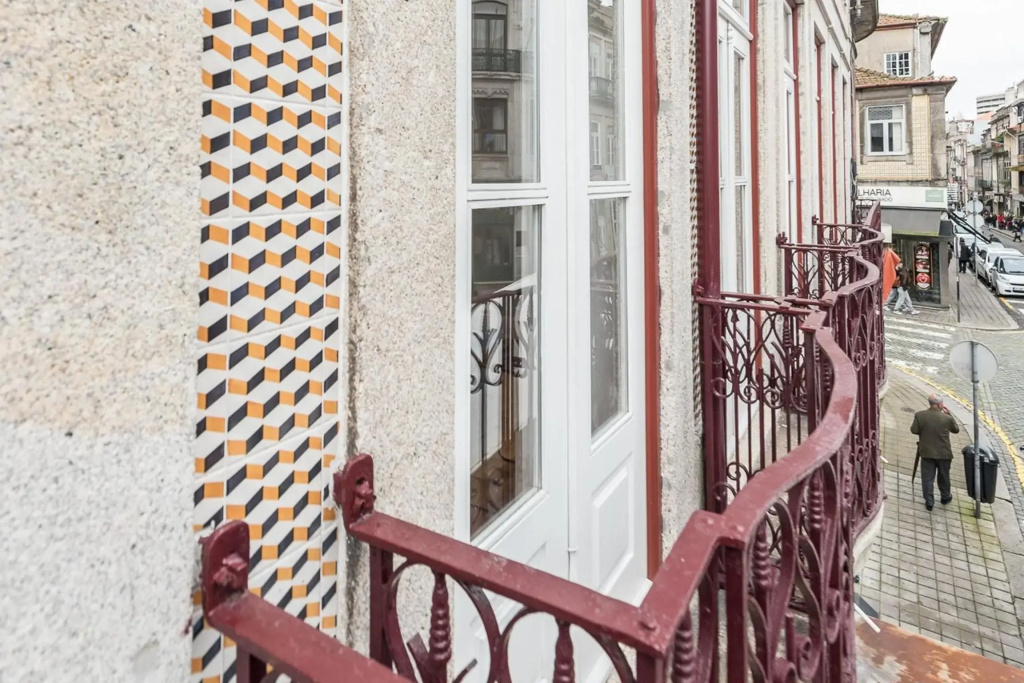 LovelyStay - Porto Windows with AC by central station