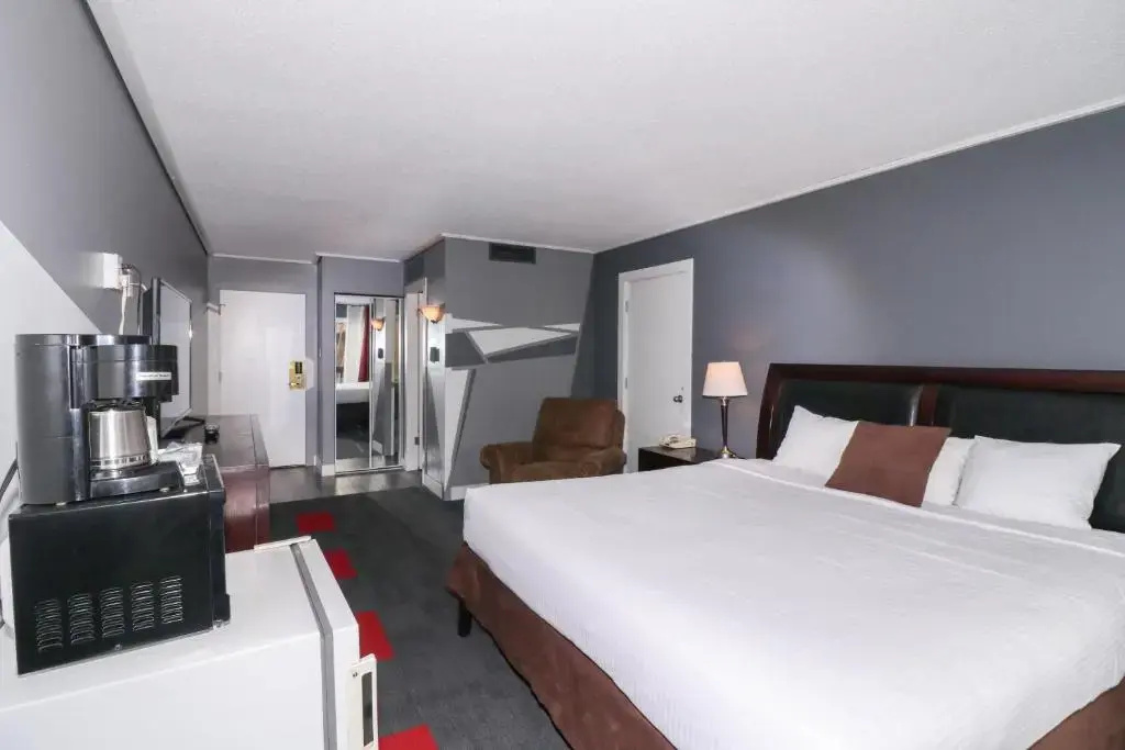 Divya Sutra Plaza and Conference Centre, Vernon, BC - Chambres