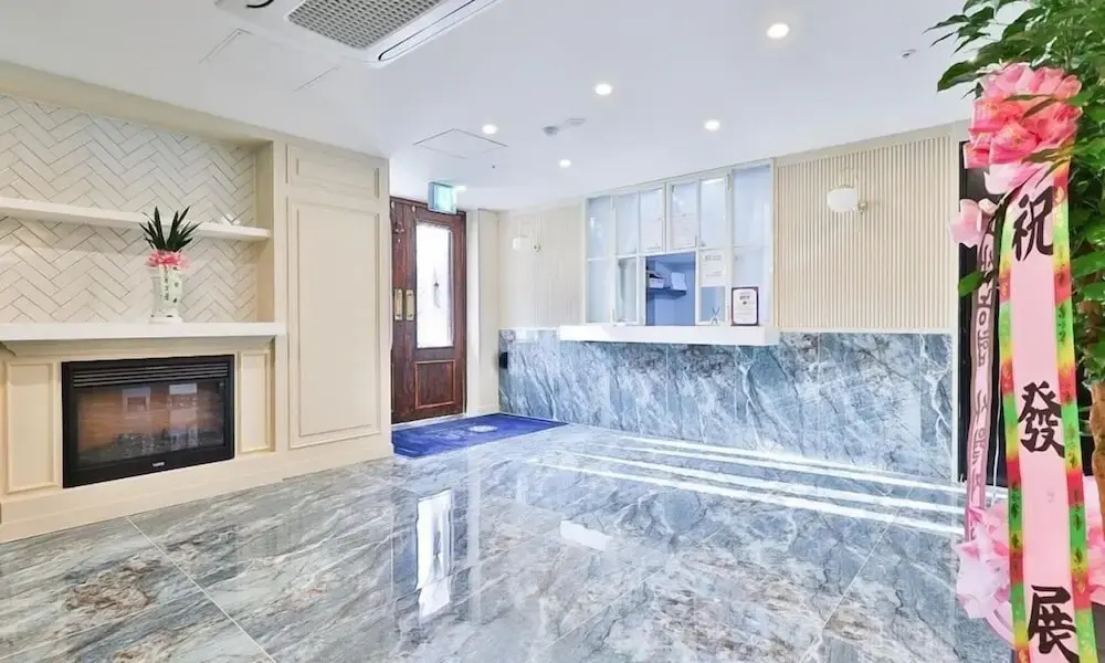 Lobby & Reception