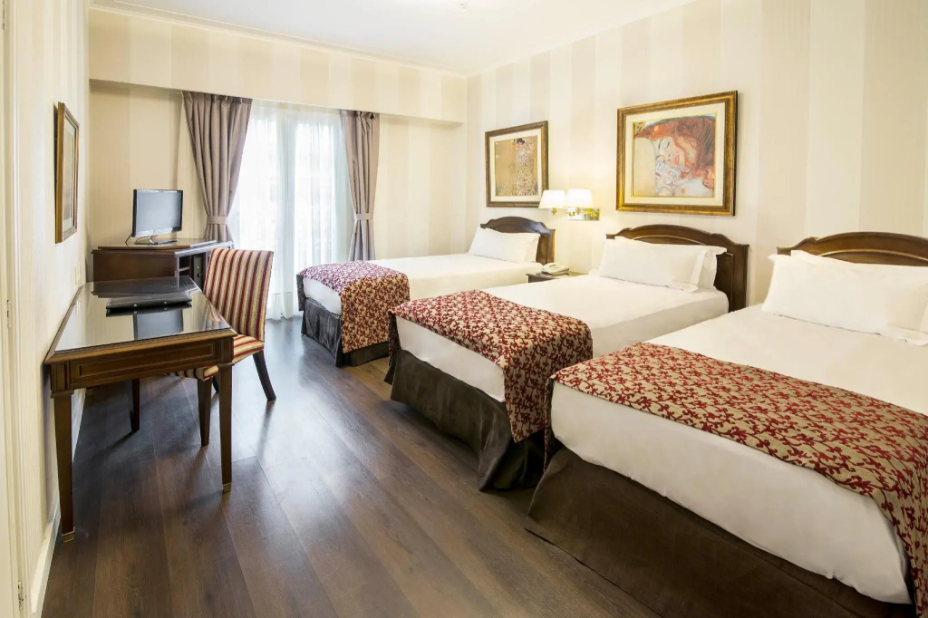Standard Triple room